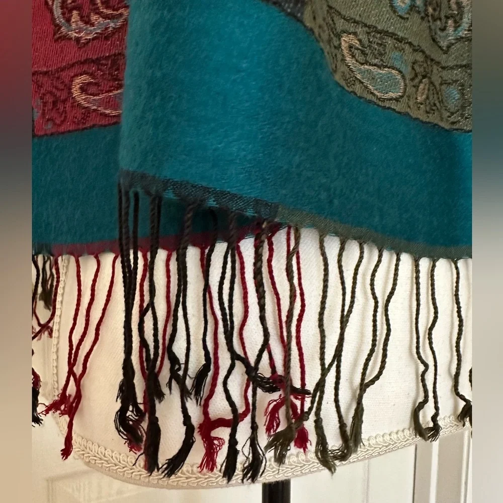 Stein Mart Women’s Oversized Floral Scarf/Shawl with Classic Tassel, Sz 27x73